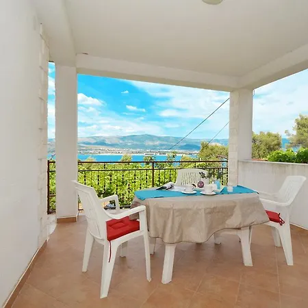 Uljevic Apartment Trogir