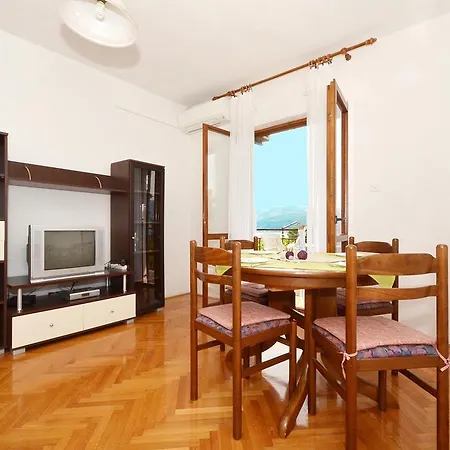 Uljevic Apartment Trogir