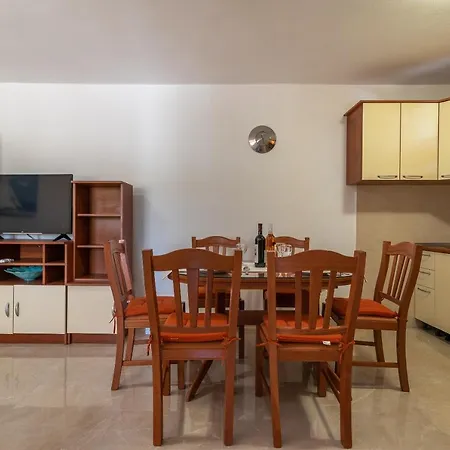 Apartman Uljevic-close To The